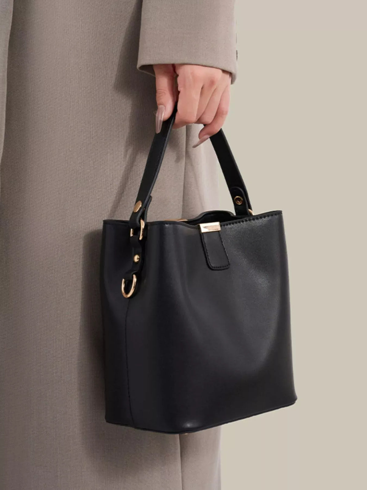 GOLD-TONE BUCKET CROSSBODY BAG The Nichole Collection - Official Site