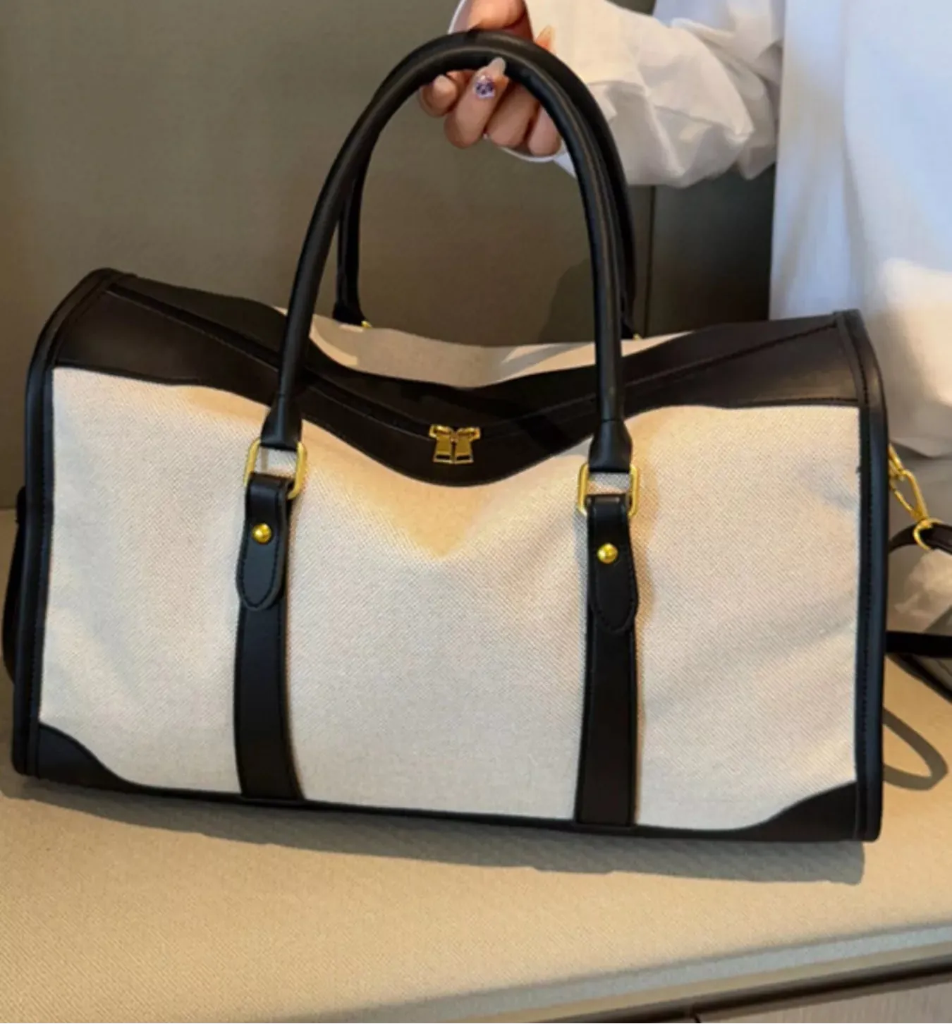 Two-Tone Travel Bag Black / One Size The Nicole Collection
