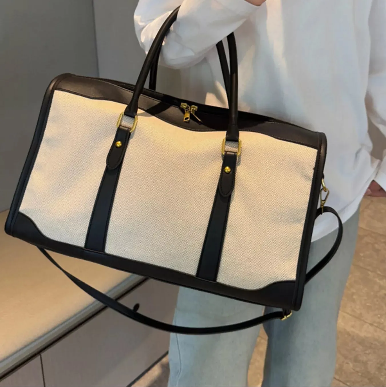 Two-Tone Travel Bag Black / One Size The Nicole Collection